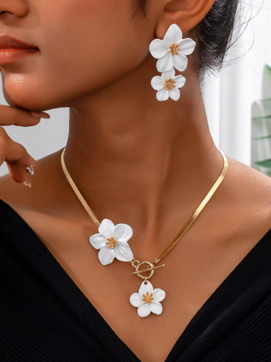 Collier Pendentif Floral Élégant et Boucles d'Oreilles